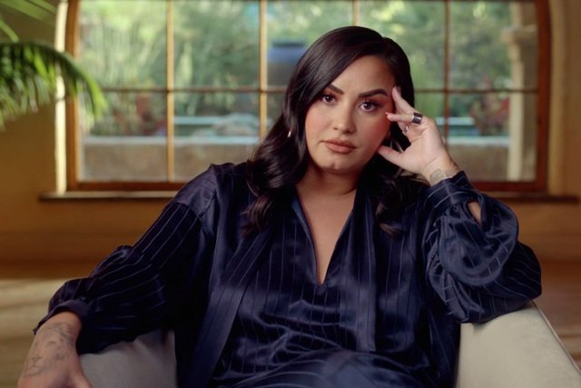  Khi được phát hiện, Lovato đã ở trong tình trạng nguy cấp, phải đưa đi cấp cứu.