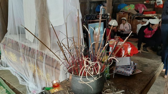  Người thân lo hậu sự cho những nạn nhân đã mất