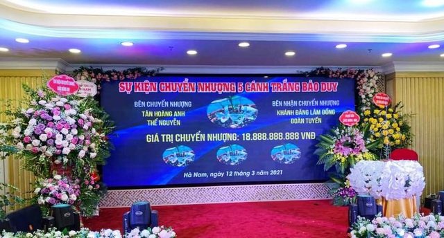  Hình ảnh giao dịch giả của các đối tượng tại Hà Nam, tuy nhiên tác động và tác hại của chúng không hề giả. Nhiều người đã, đang và có thể sẽ bị lừa đảo tiền do những chiêu trò này vẫn ngang nhiên tồn tại, không bị xử lý (Ảnh minh họa từ video clip)
