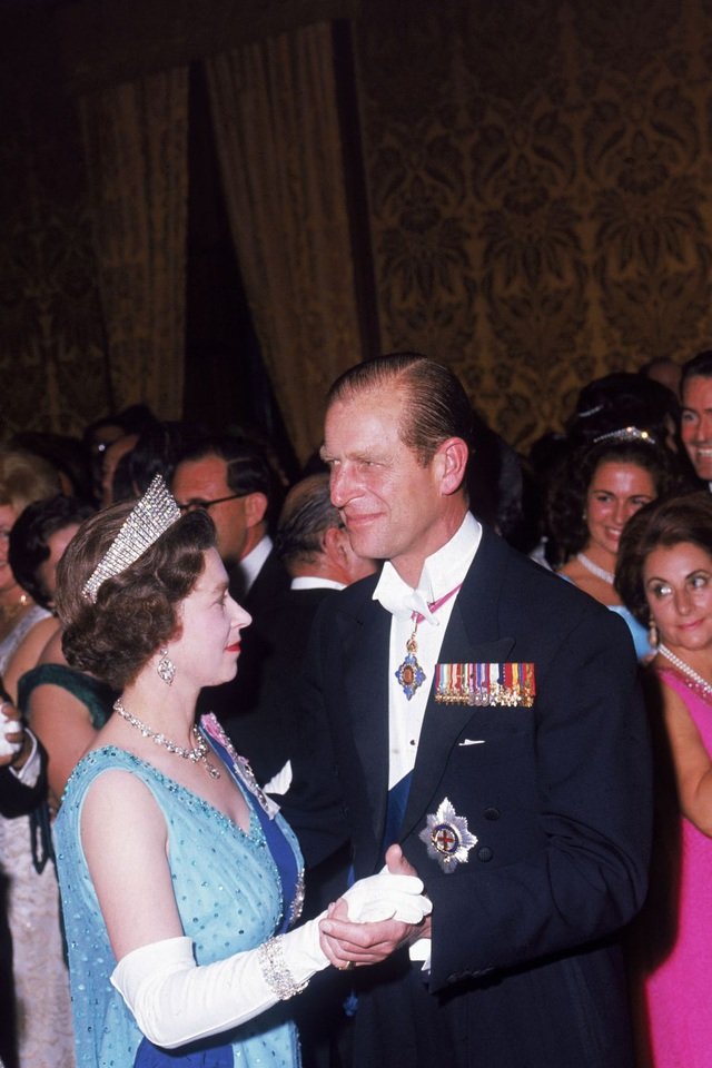  1967: Cặp đôi khiêu vũ trong một sự kiện tổ chức nhân dịp họ tới thăm Malta.