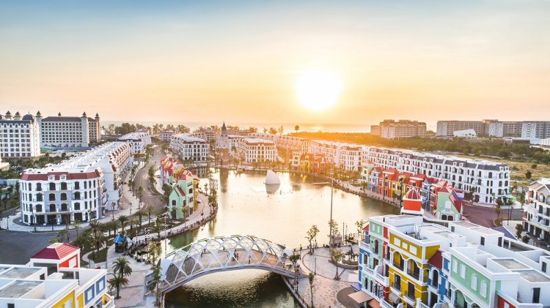 Tinh hoa Việt Nam nhận kỷ lục: Chương trình nghệ thuật thực cảnh sử dụng công nghệ trình diễn 3D hiện đại tái hiện các điển tích lịch sử truyền thống của Việt Nam nhiều nhất.