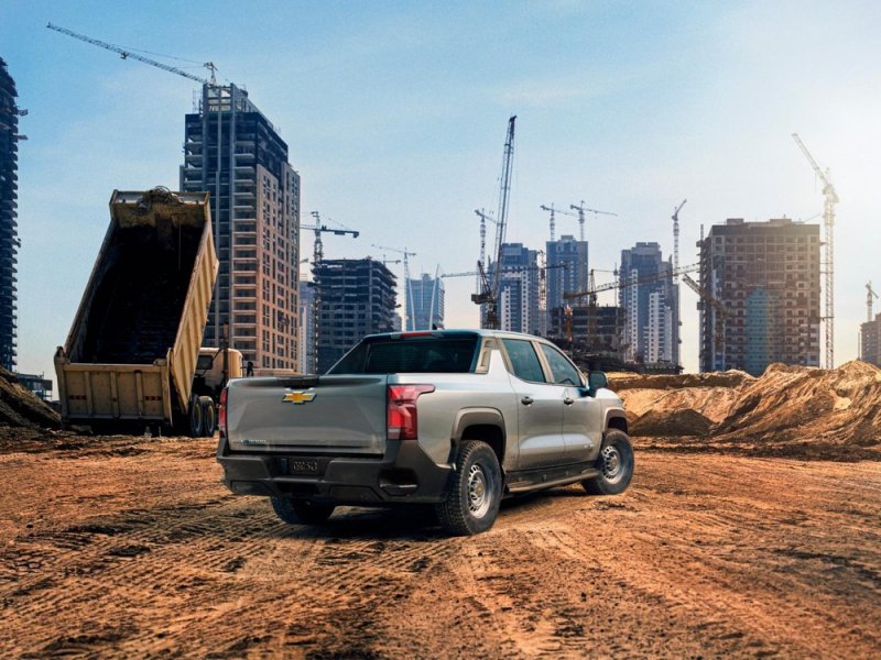 4 Chevrolet Silverado EV 