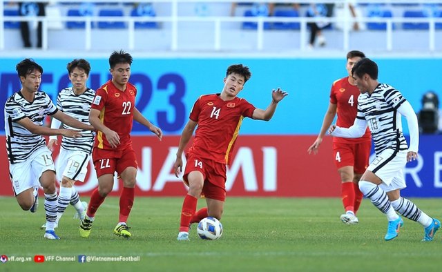  Văn Trường (số 14) cùng với Văn Khang là 2 cầu thủ mới 19 tuổi trong đội hình của U23 Việt Nam tại Cúp bóng đá U23 châu Á 2022. Ảnh VFF