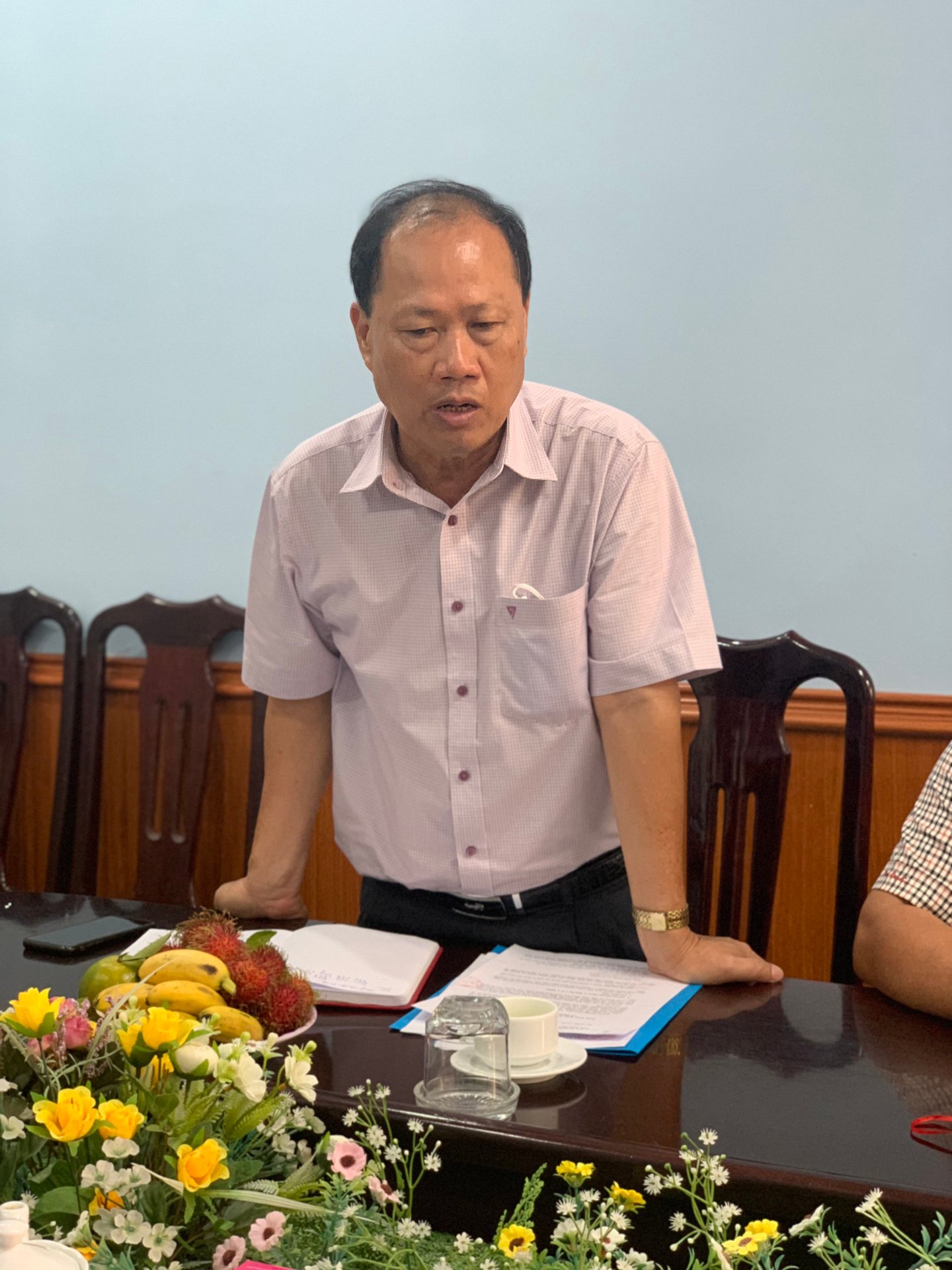  Ông Huỳnh Quốc Ca - Chủ tịch Hội Xây dựng tỉnh Bạc Liêu, Giám đốc Sở Xây dựng trình bày tại buổi làm việc.
