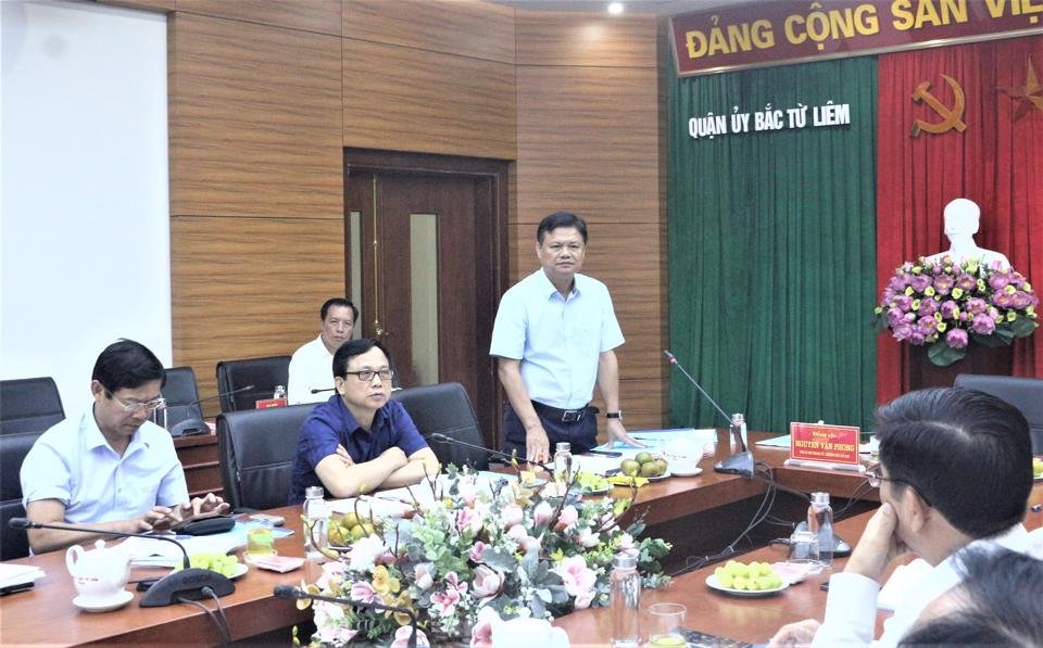  Trưởng Ban Tổ chức Thành ủy Vũ Đức Bảo phát biểu tại hội nghị.
