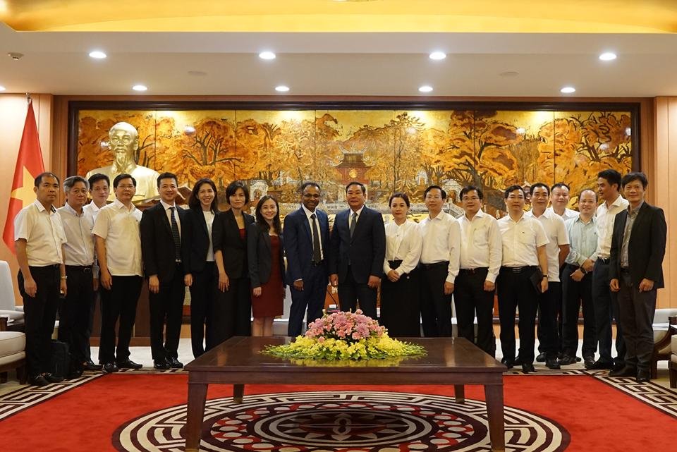  Các đại biểu tham dự buổi làm việc. 