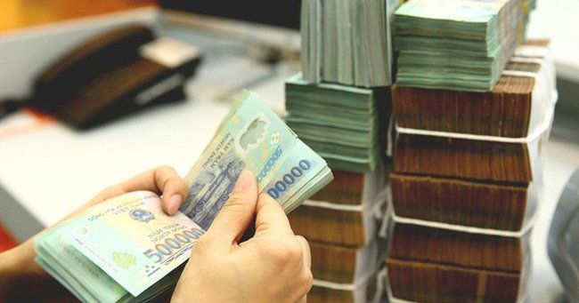  Thông tư số 04/2022/TT-NHNN đã phân chia quy định lãi suất rút trước hạn tiền gửi trong trường hợp rút trước hạn toàn bộ tiền gửi và rút trước hạn một phần tiền gửi.