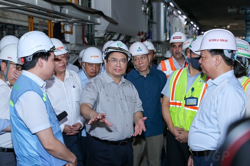  Thủ tướng kiểm tra các hạng mục thi công Nhà Ga S9 - Kim Mã (Ảnh: VGP/Nhật Bắc)
