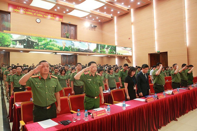  Các đại biểu dành một phút mặc niệm 3 liệt sỹ