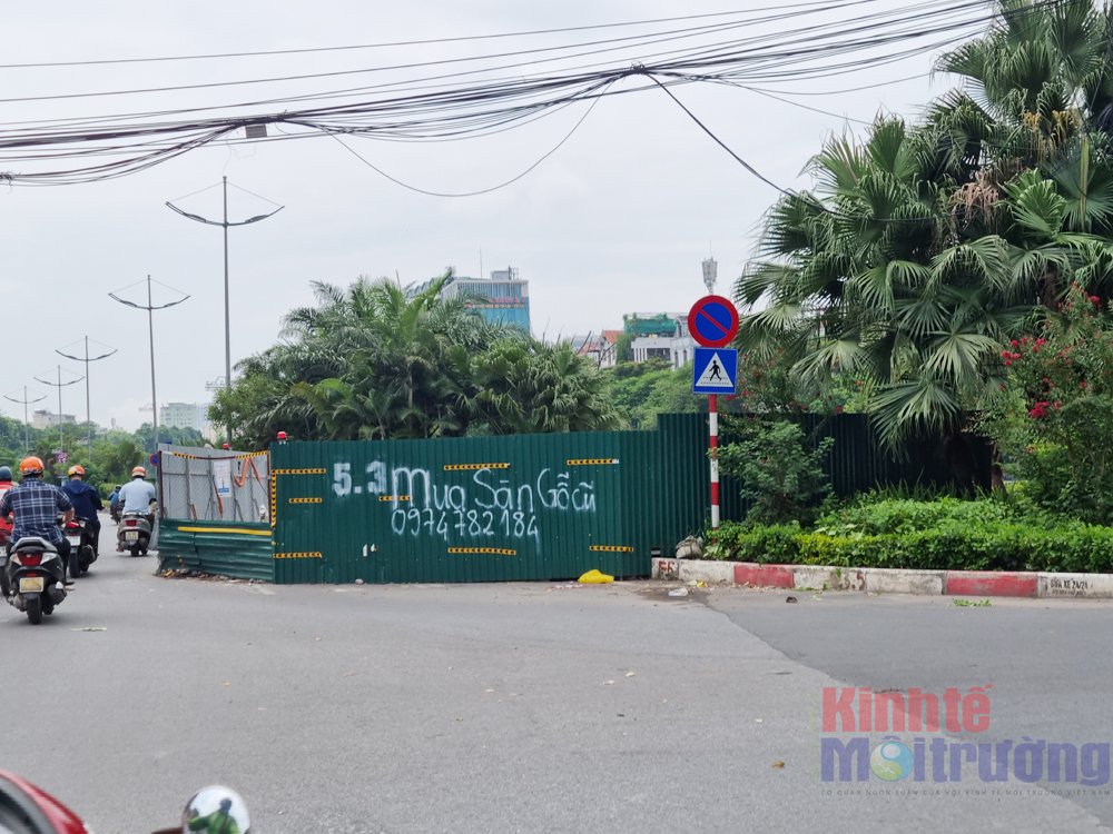  Sau hơn 2 năm đưa vào hoạt động, tuyến đường đi bộ dọc sông Tô Lịch tạm thời đóng cửa từ trung tuần tháng 7/2022.