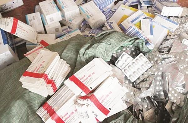  Thuốc và TPCN giả được sản xuất khá tinh vi khiến người tiêu dùng khó phân biệt với hàng thật.