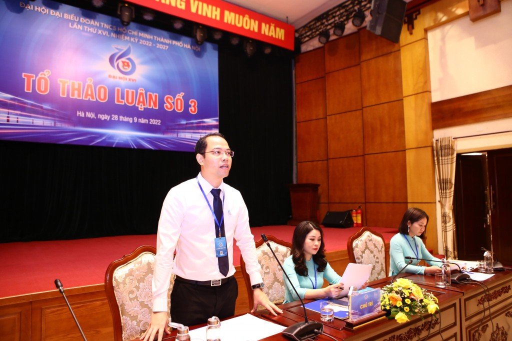  Đồng chí Nguyễn Tiến Hưng, Phó Bí thư Thành đoàn Hà Nội phát biểu tại tổ thảo luận