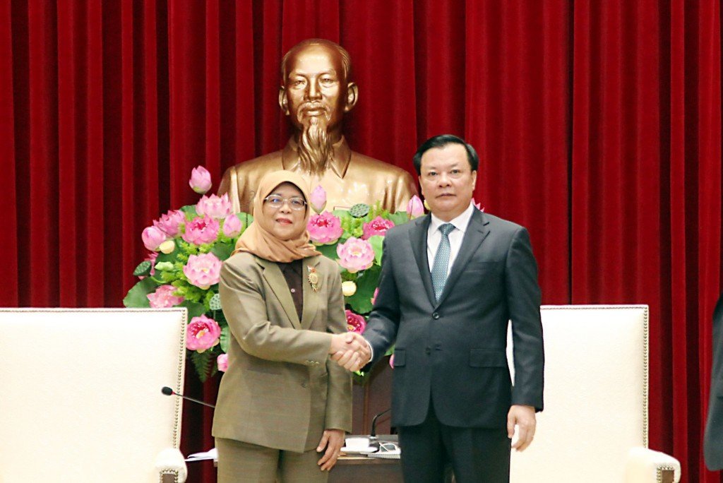  Bí thư Thành uỷ Hà Nội Đinh Tiến Dũng tiếp tiếp Tổng thống Singapore Halimah Yacob