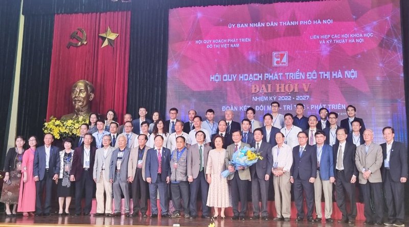  Ban Chấp hành Hội Quy hoạch phát triển đô thị Hà Nội khóa V (2022-2027) ra mắt tại đại hội.