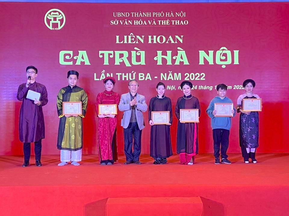  BTC trao Giải A cho các thí sinh tham gia Liên hoan.