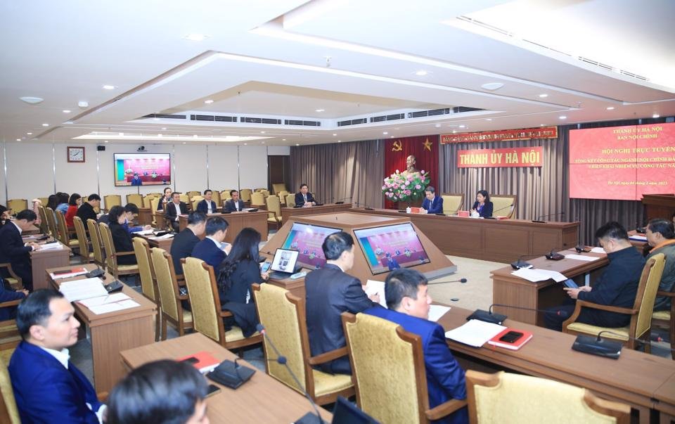  Quang cảnh hội nghị tại điểm cầu Thành uỷ Hà Nội.