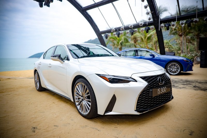 Xe-Lexus-IS-300-2021-1