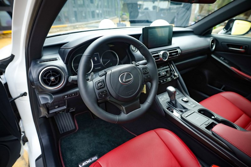 Xe-Lexus-IS-300-2021-3