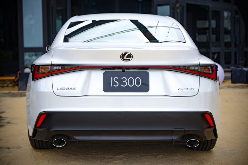 Xe-Lexus-IS-300-2021-4