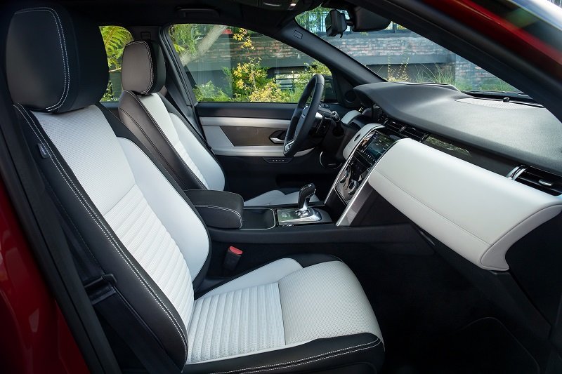 Land-Rover-Discovery-Sport-2