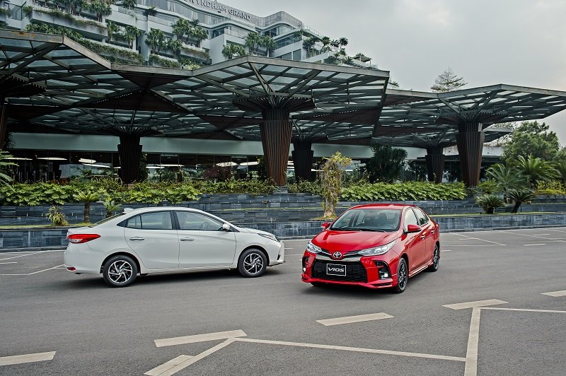 Toyota Vios White vs Red 1