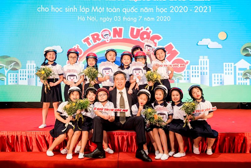 Honda Việt Nam trao tặng gần 6 triệu mũ bảo hiểm cho học sinh bước vào lớp Một