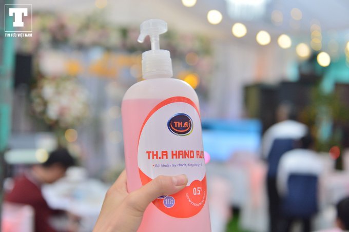 Nước rửa tay sát khuẩn sẽ giúp mọi người ngăn chặn được vi khuẩn, giảm khả năng bị lây nhiễm virus.