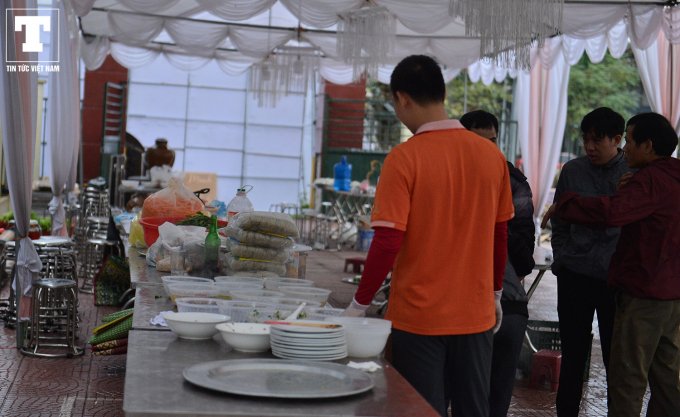 Phía hậu cần cho hôn lễ cũng đã hoàn tất.