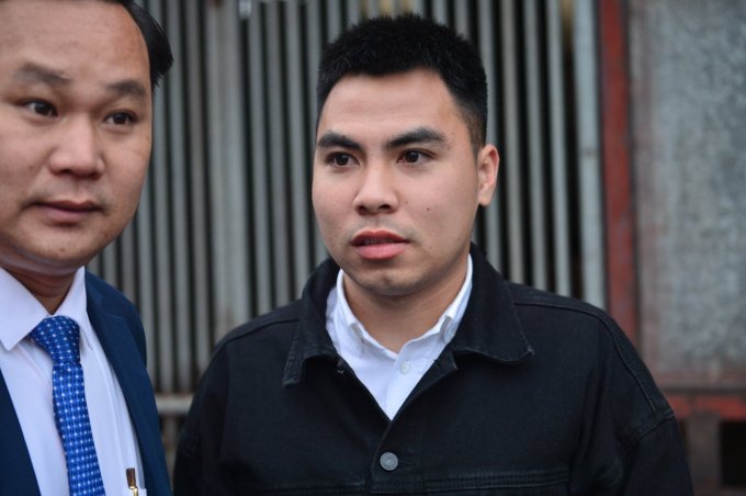Bạn thân của Duy Mạnh là tiền vệ Đức Huy cũng có mặt để đi cùng đoàn từ sớm
