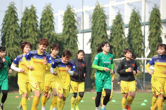 Thu hút sự quan tâm của truyền thông vẫn là hậu vệ Hoàng Thị Loan, cô vừa được tờ Siam sport chọn vào Top 10 cầu thủ đẹp nhất châu Á.