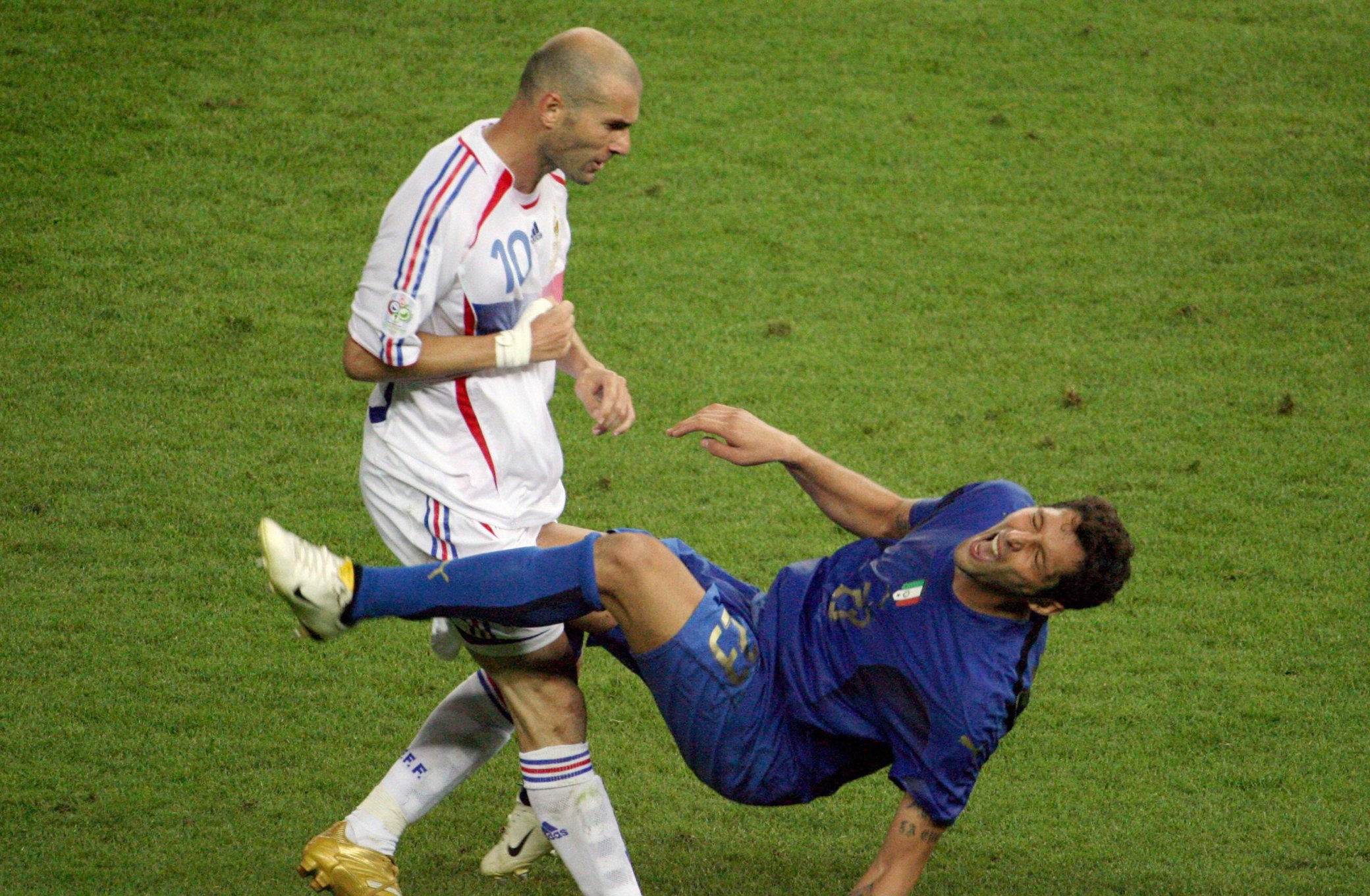 cu_huc_dau_cua_zinedinezidane