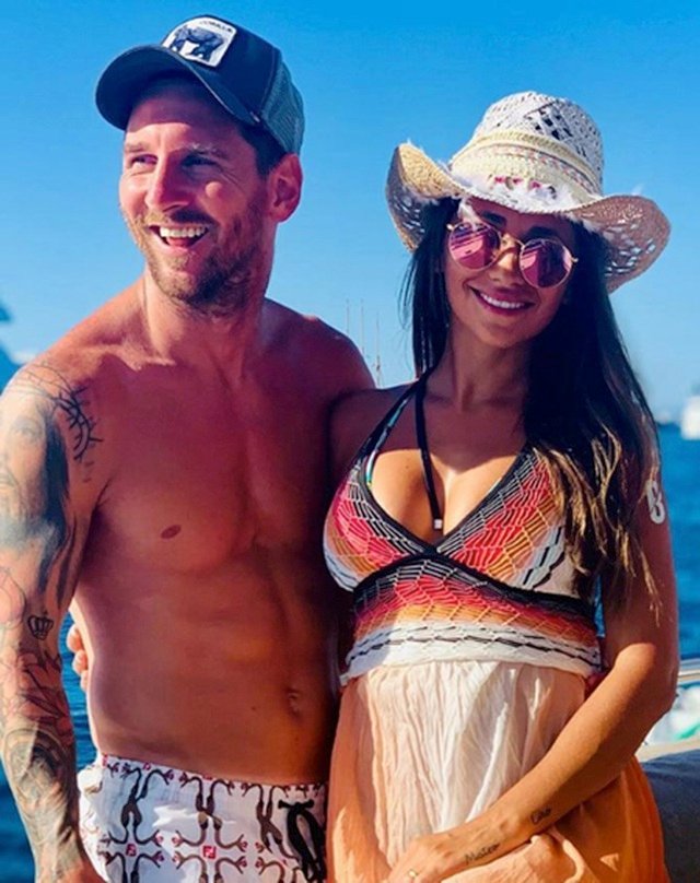 Mỗi khi có dịp, Antonella Roccuzzo lại tự tin tạo dáng khoe thân hình nuột nà, quyến rũ.