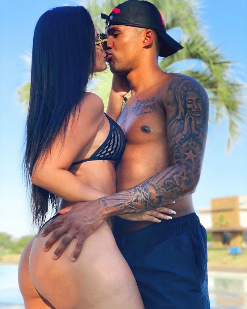 Cô nàng năm nay 25 tuổi, có nghề nghiệp là người mẫu bikini, một blogger chuyên về phong cách sống.