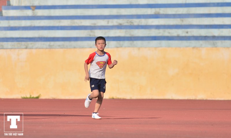 Thậm chí có những CĐV nhí còn rất nhỏ.