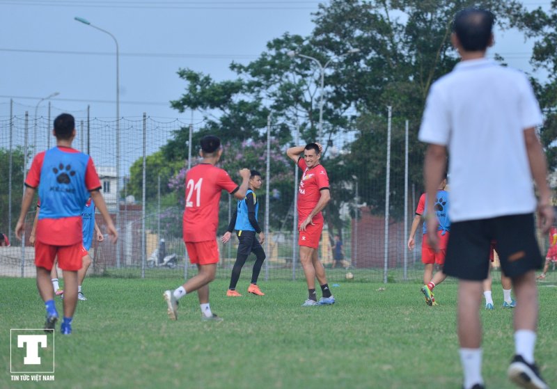 Đỗ Merlo tiếc khi bỏ lỡ cơ hội ghi bàn.