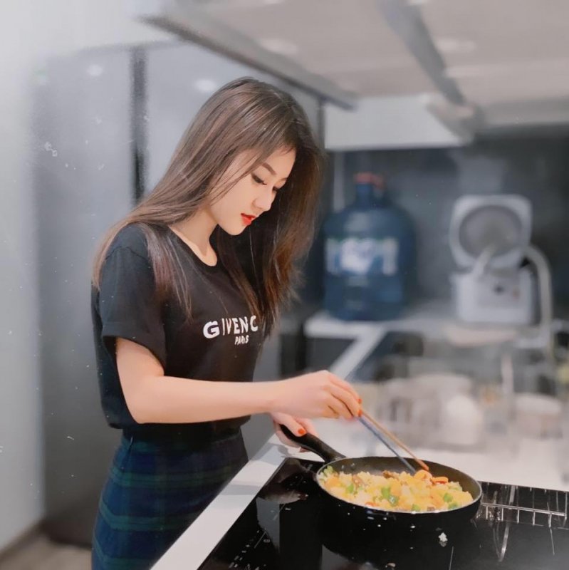 Hiện trang cá nhân của cô đang có hơn 23.000 lượt theo dõi.