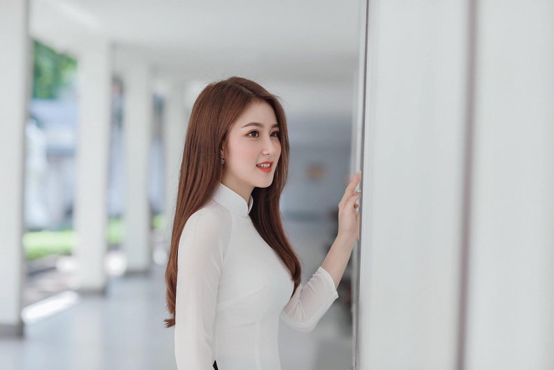 Cô gái đó là Phan Quỳnh Hương (22 tuổi), từng là sinh viên Đại học Mỹ thuật Việt Nam. Sau trận đấu đó, thông tin và hình ảnh 9X được cư dân mạng công bố rộng rãi.
