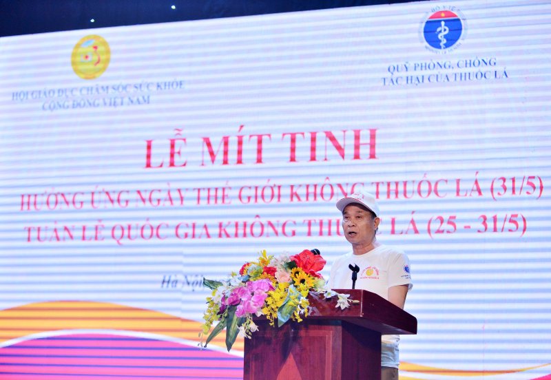 Ông Nguyên Thiện Trưởng phát biểu.
