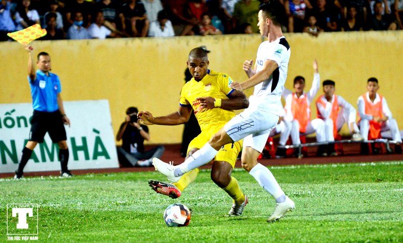Và tài năng của Rafaelson tỏa sáng đúng lúc với hiệu suất ghi bàn đáng mơ ước của 1 tiền đạo.