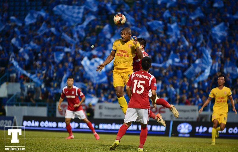 Đến trận đấu với Than Quảng Ninh, HLV Phan Thanh Hùng phải thốt lên: ''Rafaelson đặc biệt nguy hiểm, tiền đạo này có thể ghi bàn bất cứ lúc nào''.
