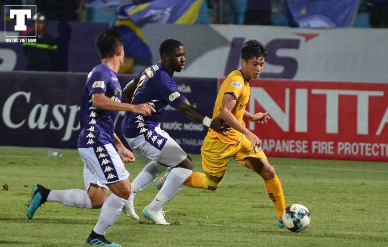 Vì vậy, đối thủ Hà Nội FC luôn dành sự chăm sóc đặc biệt đối với tiền vệ này.