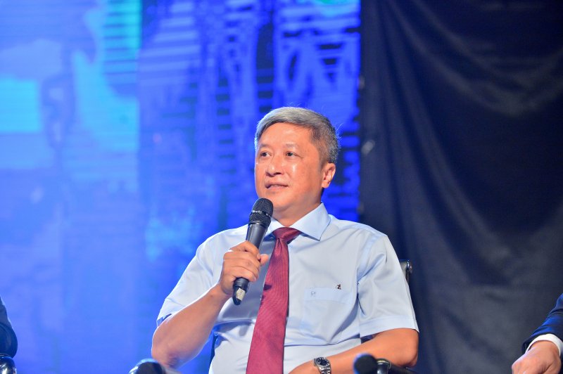 Thứ trưởng Bộ Y tế Nguyễn Trường Sơn.