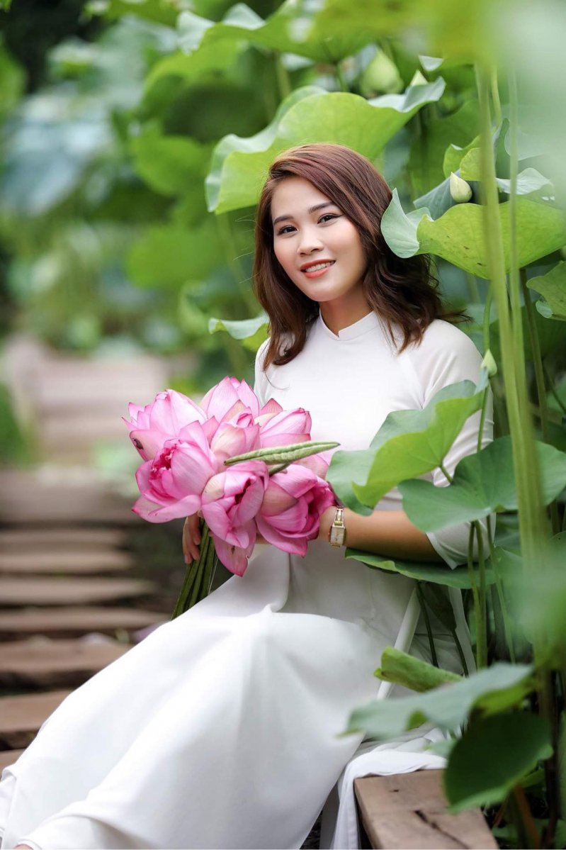 Không chỉ gây sự chú ý trên đường pitch, Đinh Thị Bích còn thu hút sự chú ý với ngoại hình xinh đẹp, làn da trắng cùng thân hình săn chắc của một vận động viên đỉnh cao.