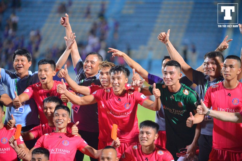 Cảm xúc vỡ òa của các cầu thủ Sài Gòn.