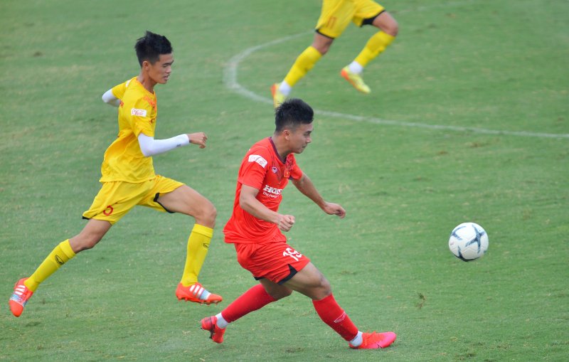 Như chia sẻ của thầy Park ở cuộc phỏng vấn trước trận, các cầu thủ được triệu tập lên U22 Việt Nam ở đợt tập trung lần này đều là những ít có cơ hội thi đấu ở CLB. Có lẽ cũng bởi thế mà ở trận đấu tập nội bộ diễn ra sau đó, rất nhiều tuyển thủ đã tỏ ra đuối sức.