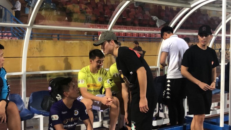 Hiện, cả hai cầu thủ này đều đang trong quá trình hồi phục chấn thương nên không thể đóng góp cho Hà Nội FC.