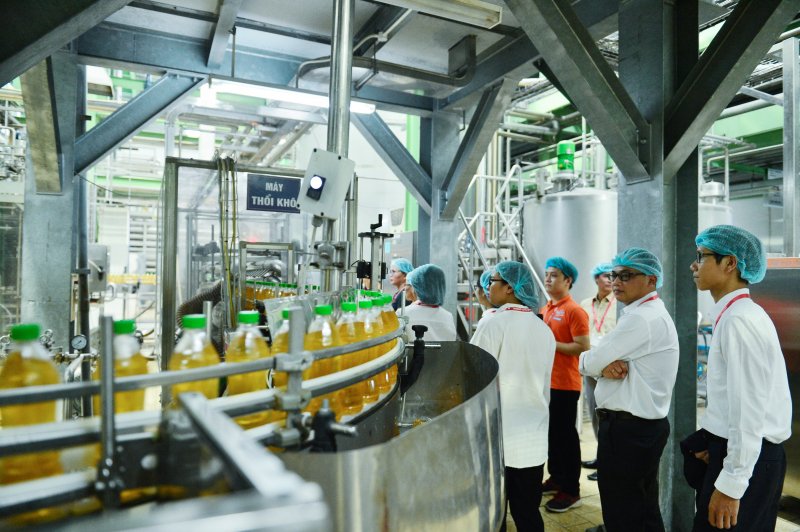 “Em hy vọng trong tương lai, chúng em sẽ có được những ứng dụng khoa học công nghệ vào trong khâu xử lý sản phẩm hay xử lý rác thải nhựa, giúp ích cho sự phát triển trong lĩnh vực nước giải khát nói riêng, cũng như các sản phẩm ra thị trường sau này nói chung. Em nghĩ rằng, những ứng dụng công nghệ thực tế sẽ giúp cho chúng ta có một môi trường xanh, sạch, đẹp hơn”, Phương Anh nói.