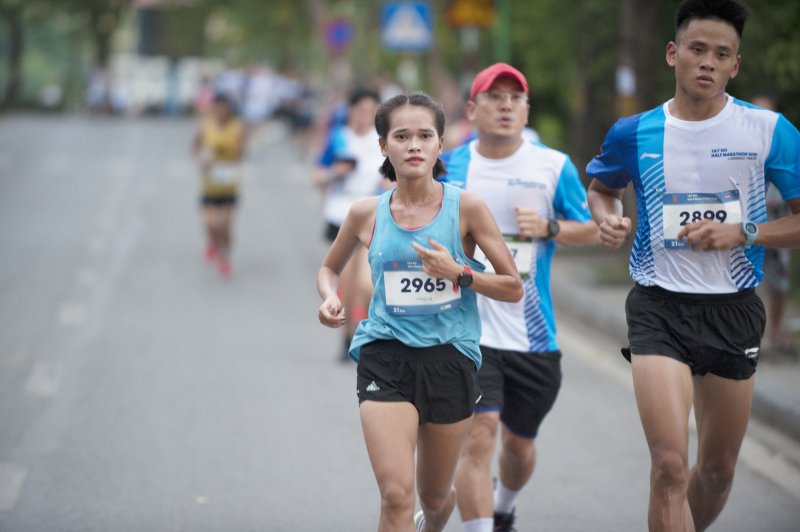 Đối với nữ ở cự ly 21km VĐV cán đích đầu tiên là Phạm Thị Hồng Lệ, xếp thứ 2 là Nguyễn Ngọc BíchBích, thứ 3 là Lê Thị Lệ Thu.