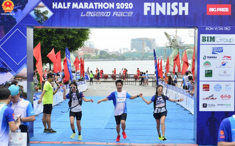 Với cự ly 15km hoàn thành trong 3h. Xuất phát tại Vườn Hoa Lạc Long Quân, chạy theo hướng Vệ Hồ, Trích Sài, Nguyễn Đình Thi, Thanh Niên, Yên Hoa, Từ Hoa, Quảng An, Quảng Khánh, Quảng Bá, Nhật Chiêu, Vệ Hồ và kết thúc tại vườn hoa Lạc Long Quân.