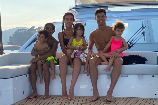 Trước đó, để ăn mừng chức vô địch cùng Juventus, siêu sao người Bồ Đào Nha quyết định tự thưởng một chuyến nghỉ dưỡng trên du thuyền sang trọng.